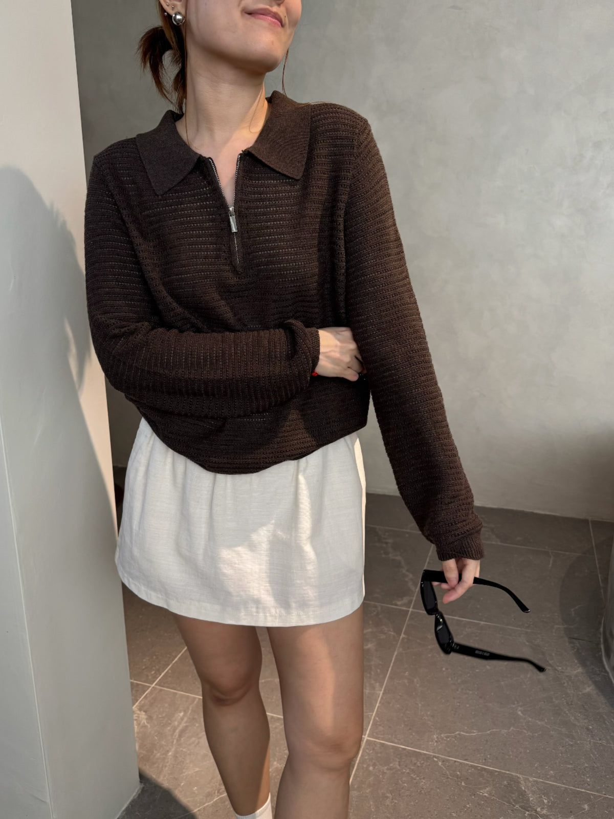 POLO KNIT TOP IN BROWN/CREAM WHITE