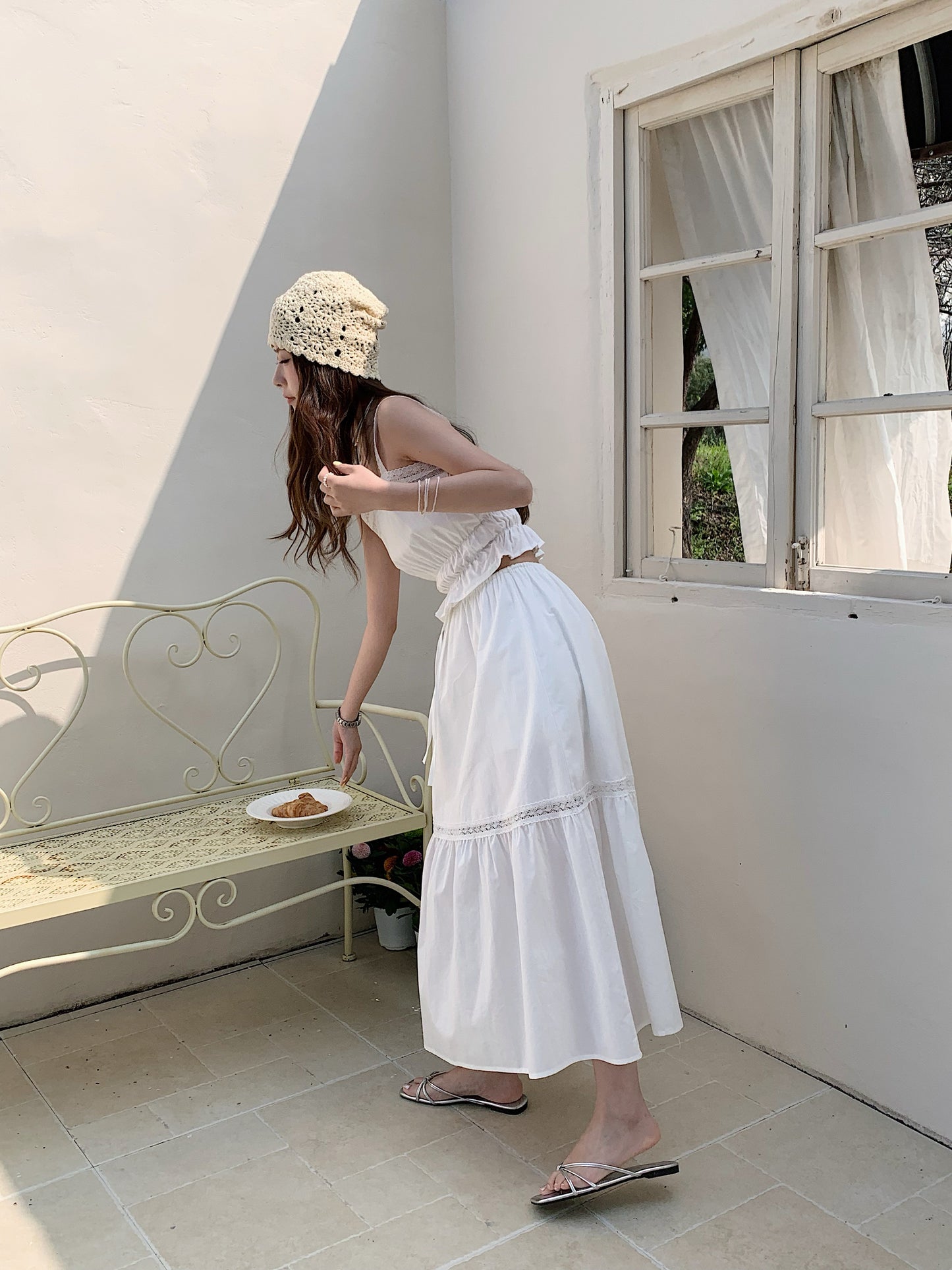 LADY SET IN WHITE
