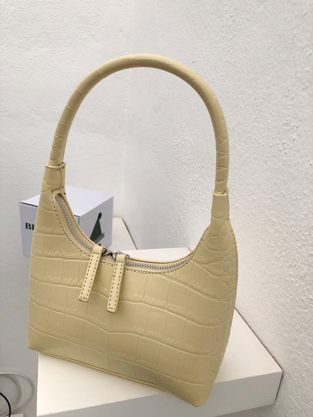 LADY YELLOW BAG
