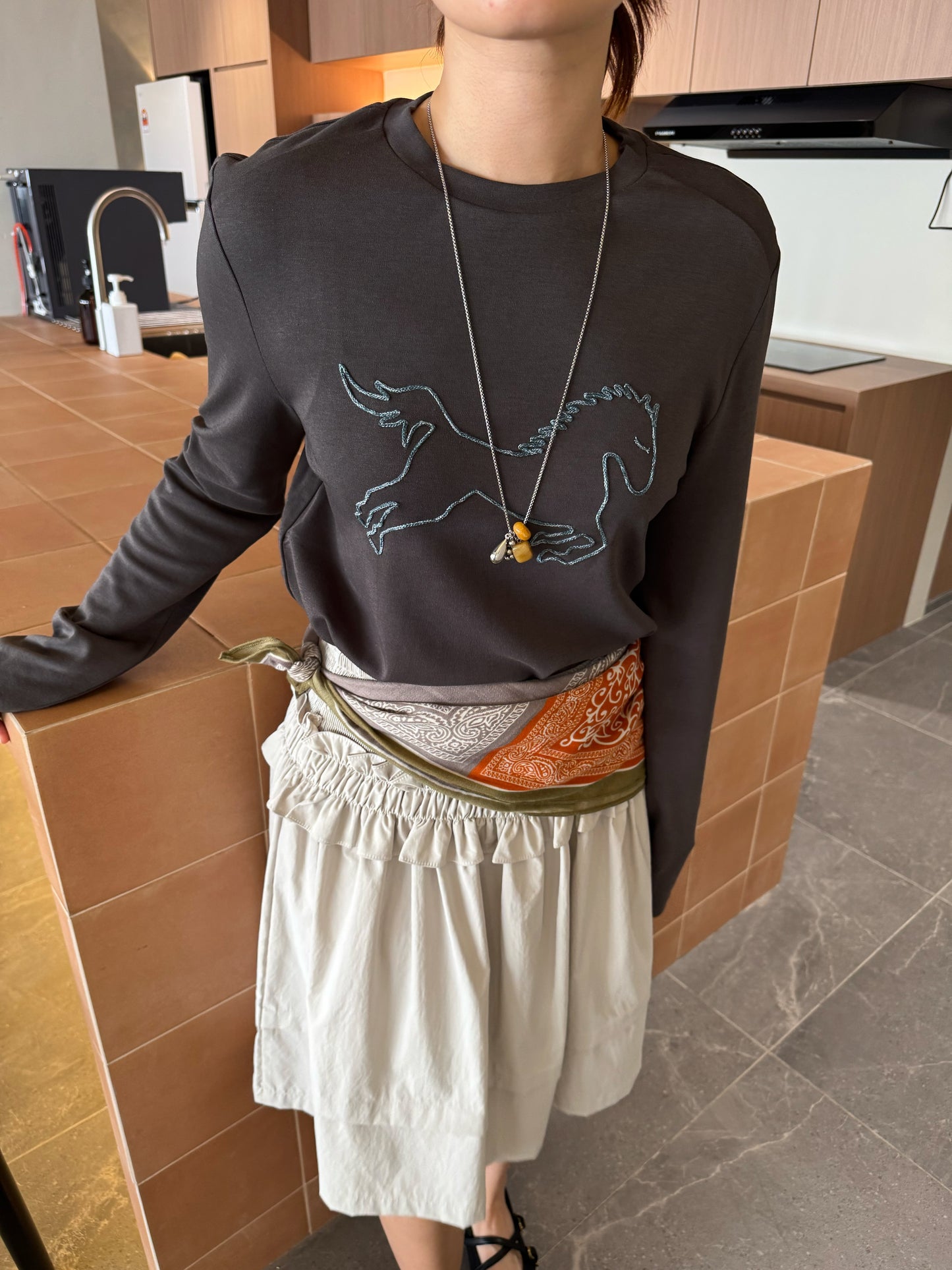 EMBROIDERED HORSE LONG SLEEVE TOP