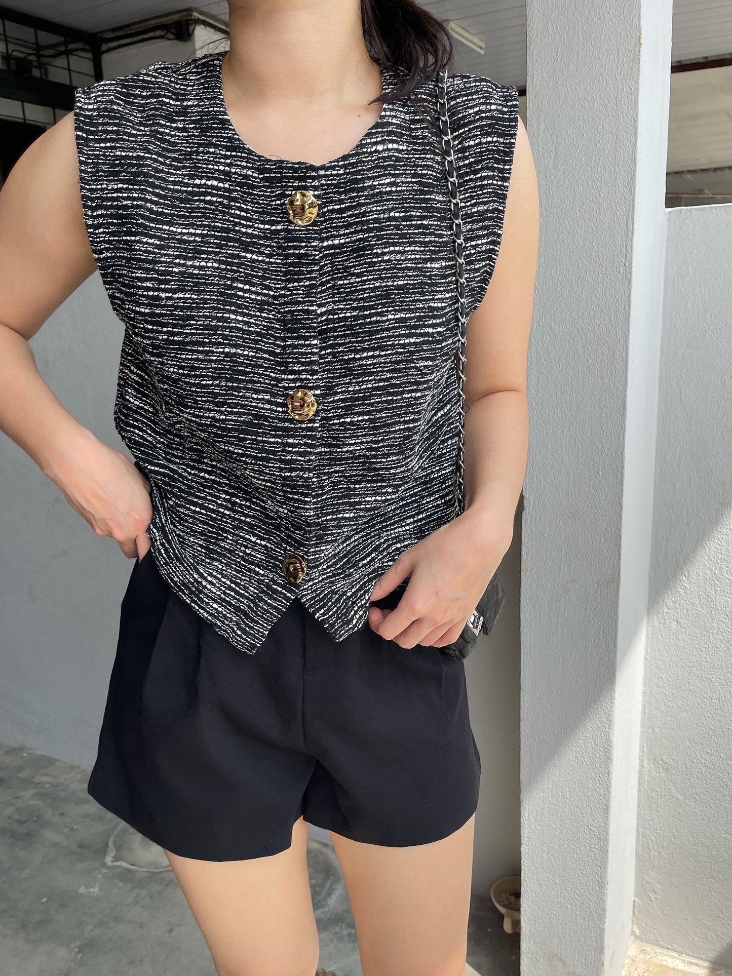 B&W BLAZER TOP