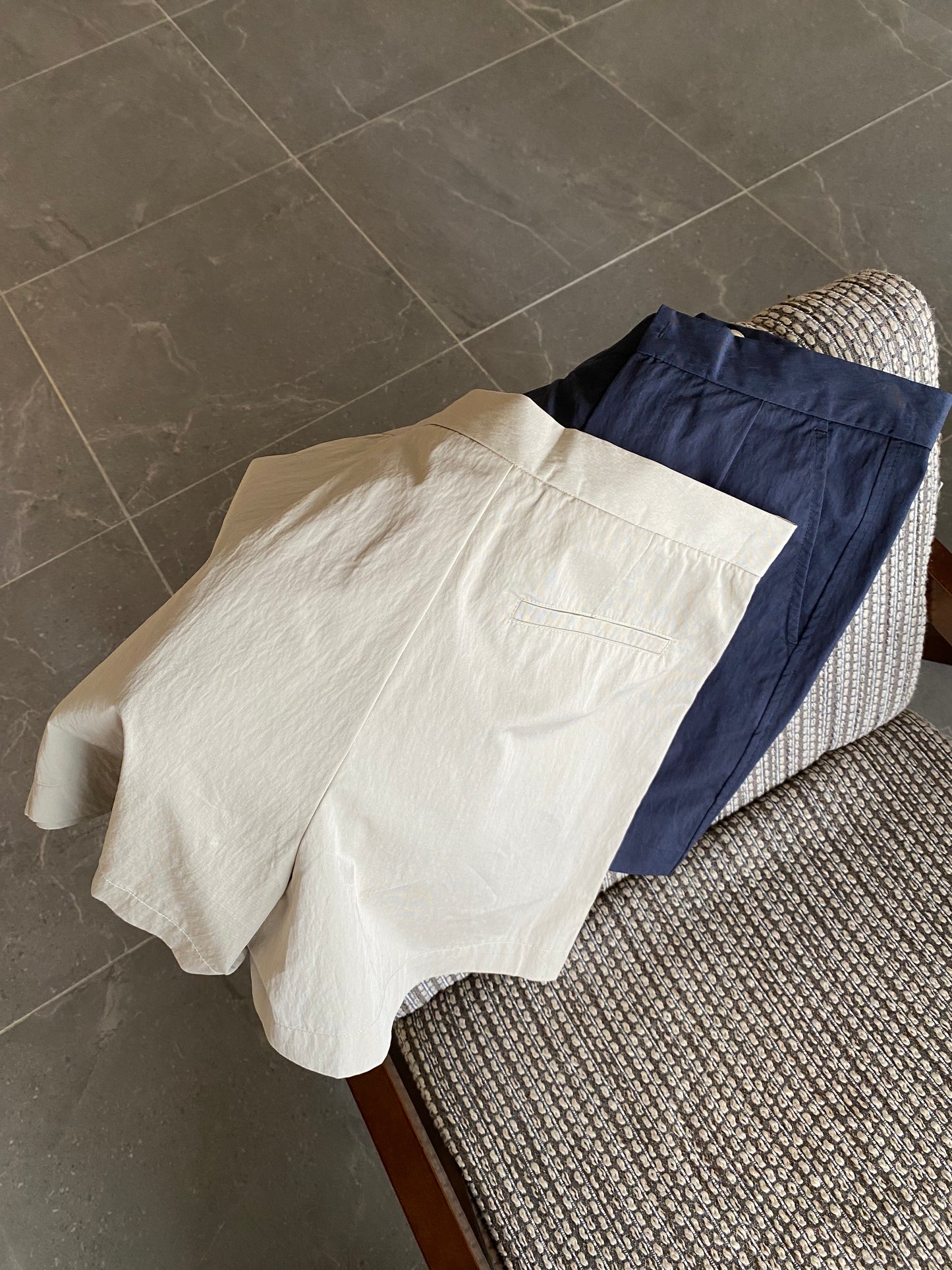 TERRY HIGH WAIST SHORT IN BEIGE/NAVYBLUE