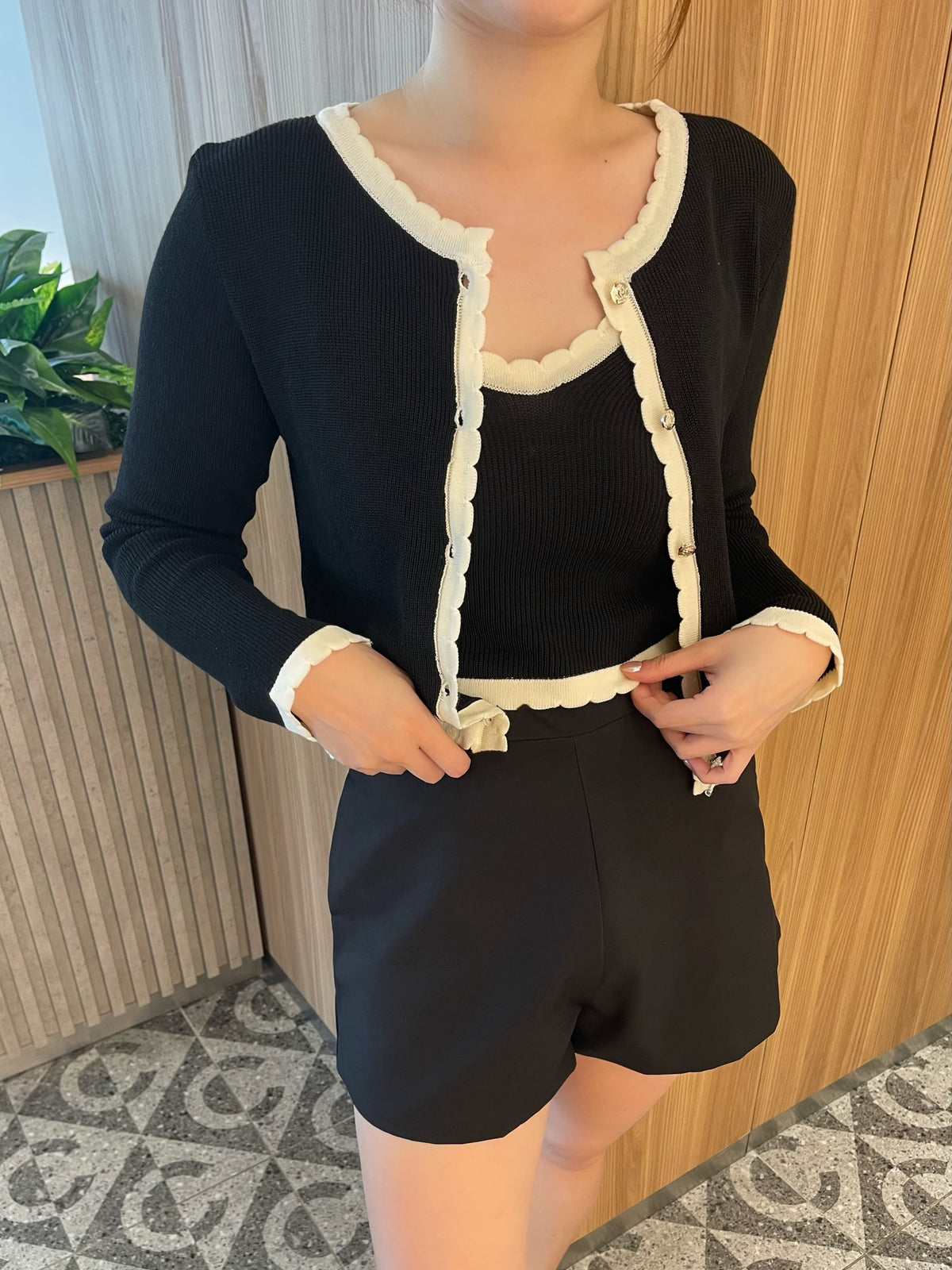 TWO KNIT TOP IN WHITE/BLACK