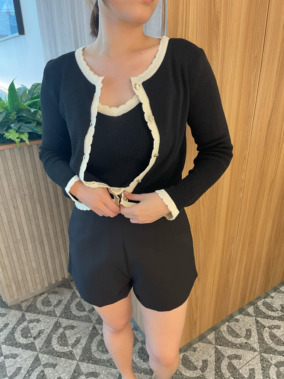 TWO KNIT TOP IN WHITE/BLACK