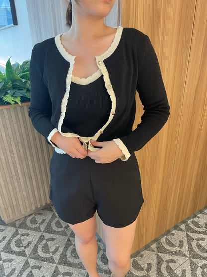 TWO KNIT TOP IN WHITE/BLACK