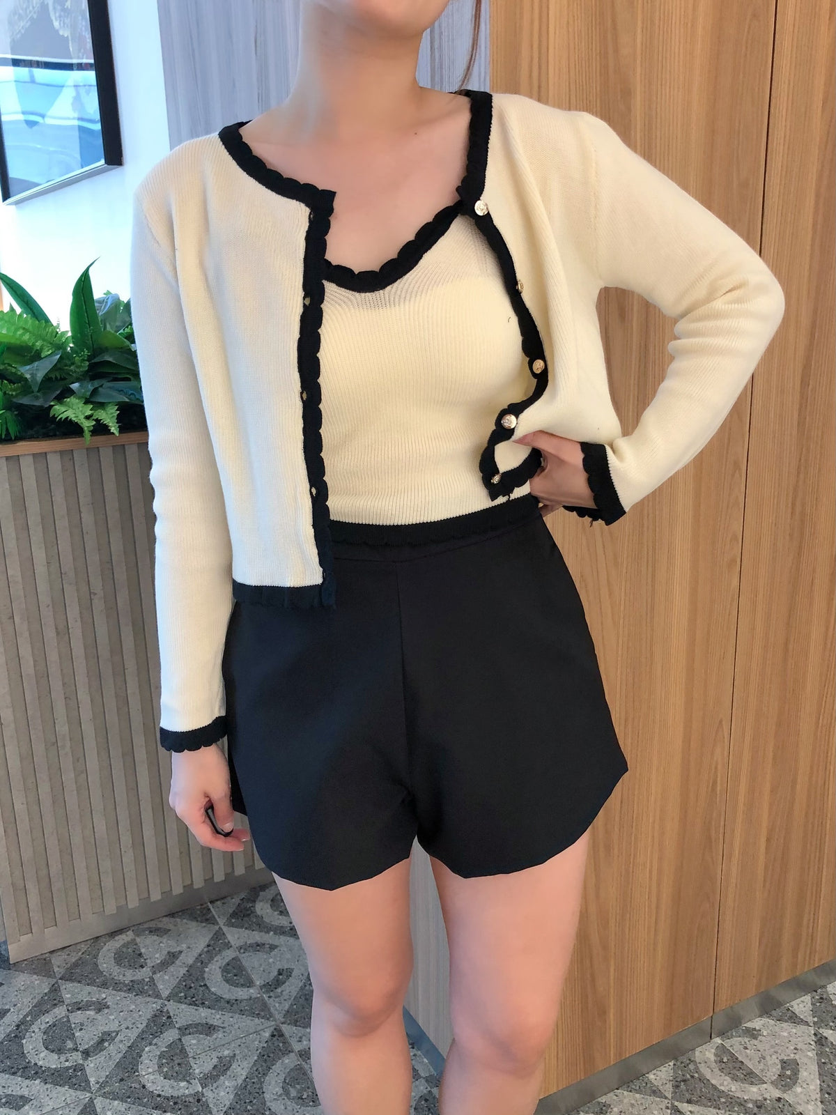 TWO KNIT TOP IN WHITE/BLACK