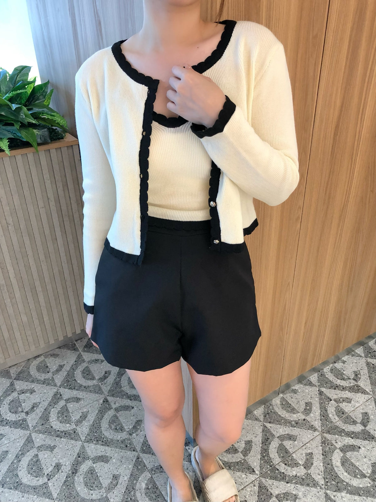 TWO KNIT TOP IN WHITE/BLACK