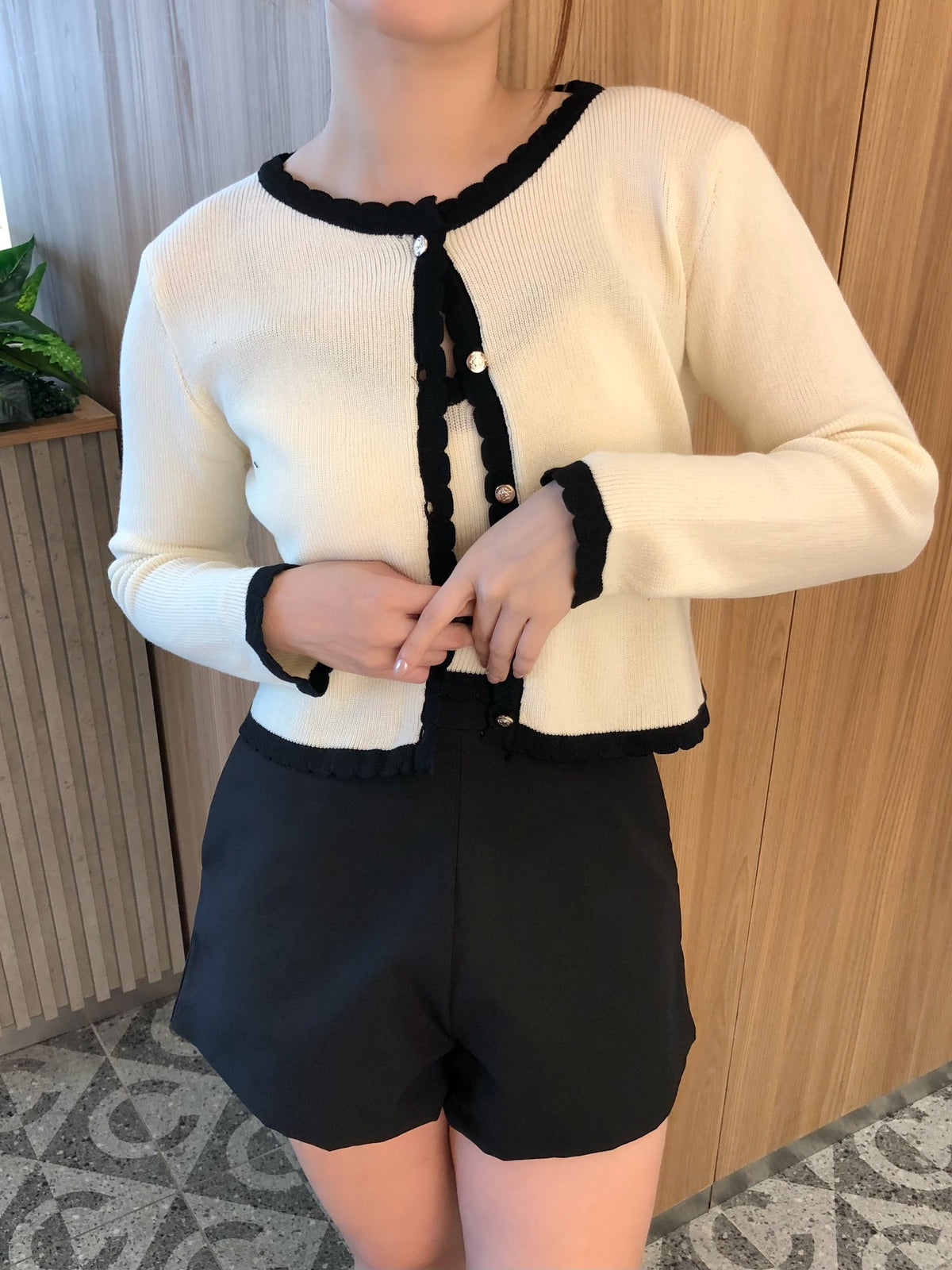 TWO KNIT TOP IN WHITE/BLACK