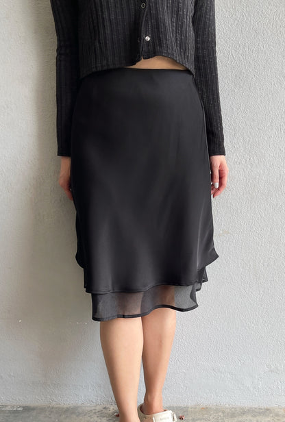 2LAYER SATIN SKIRT IN POLKA DOT/BLACK