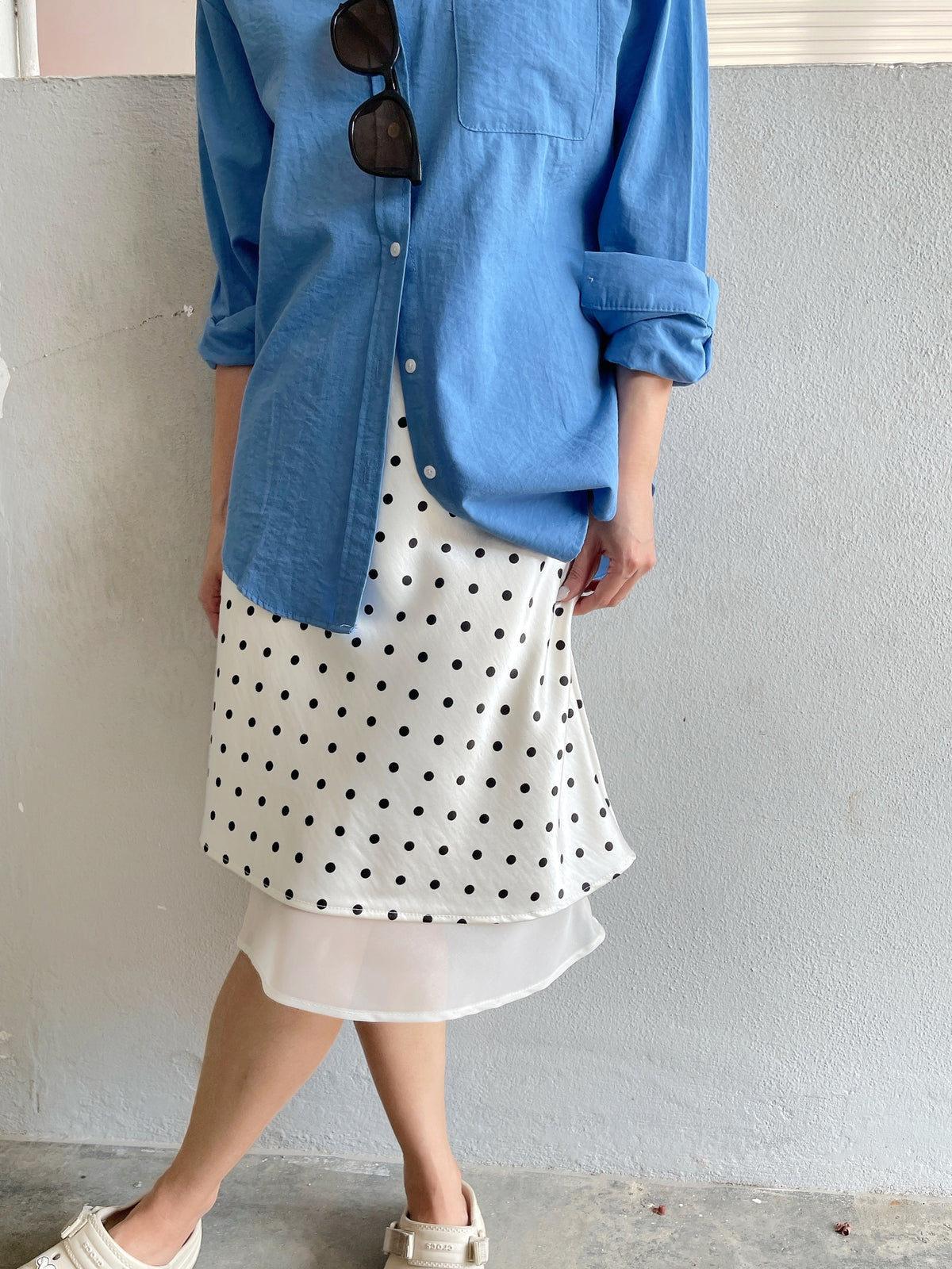 2LAYER SATIN SKIRT IN POLKA DOT/BLACK