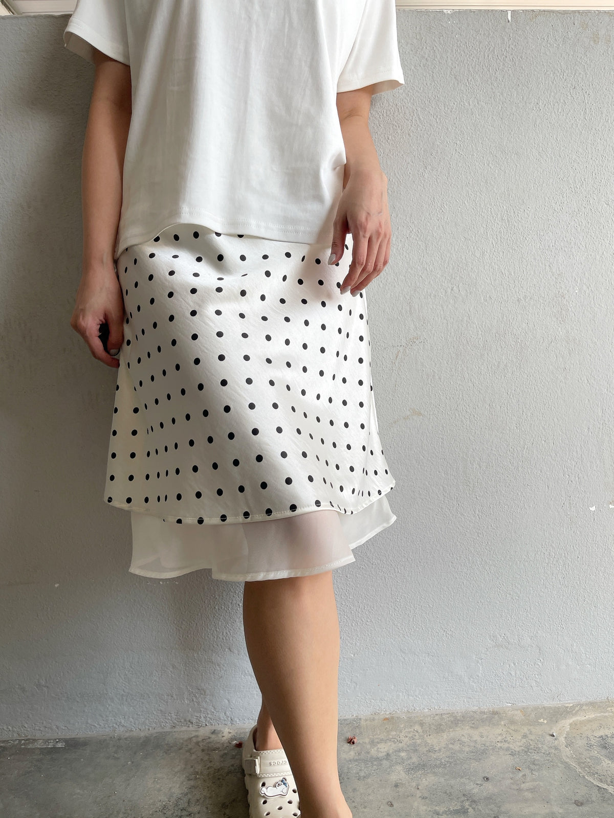2LAYER SATIN SKIRT IN POLKA DOT/BLACK