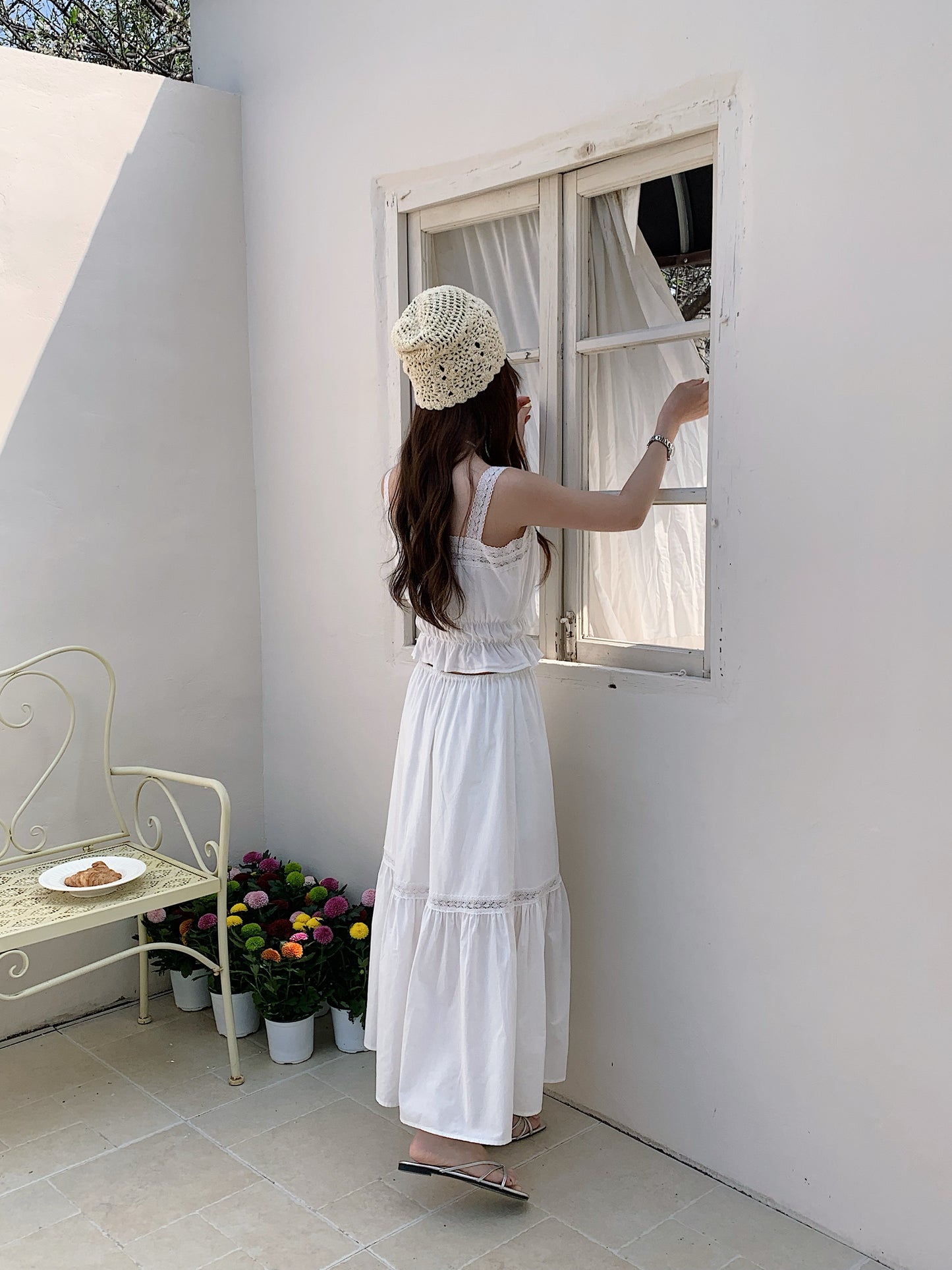 LADY SET IN WHITE