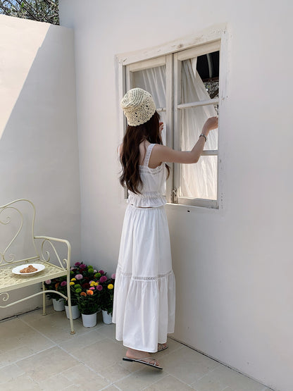 LADY SET IN WHITE