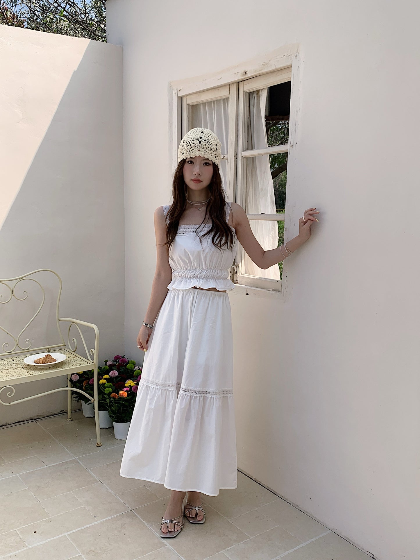LADY SET IN WHITE