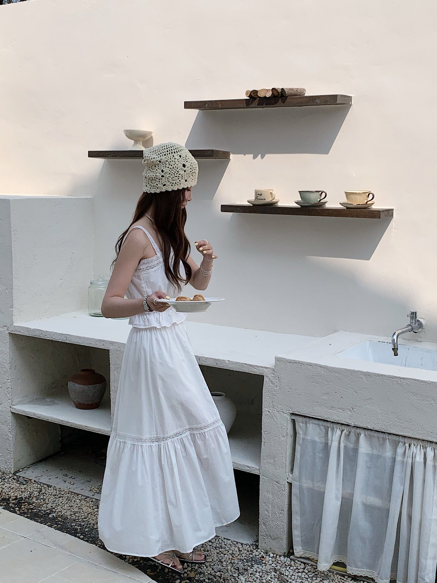 LADY SET IN WHITE
