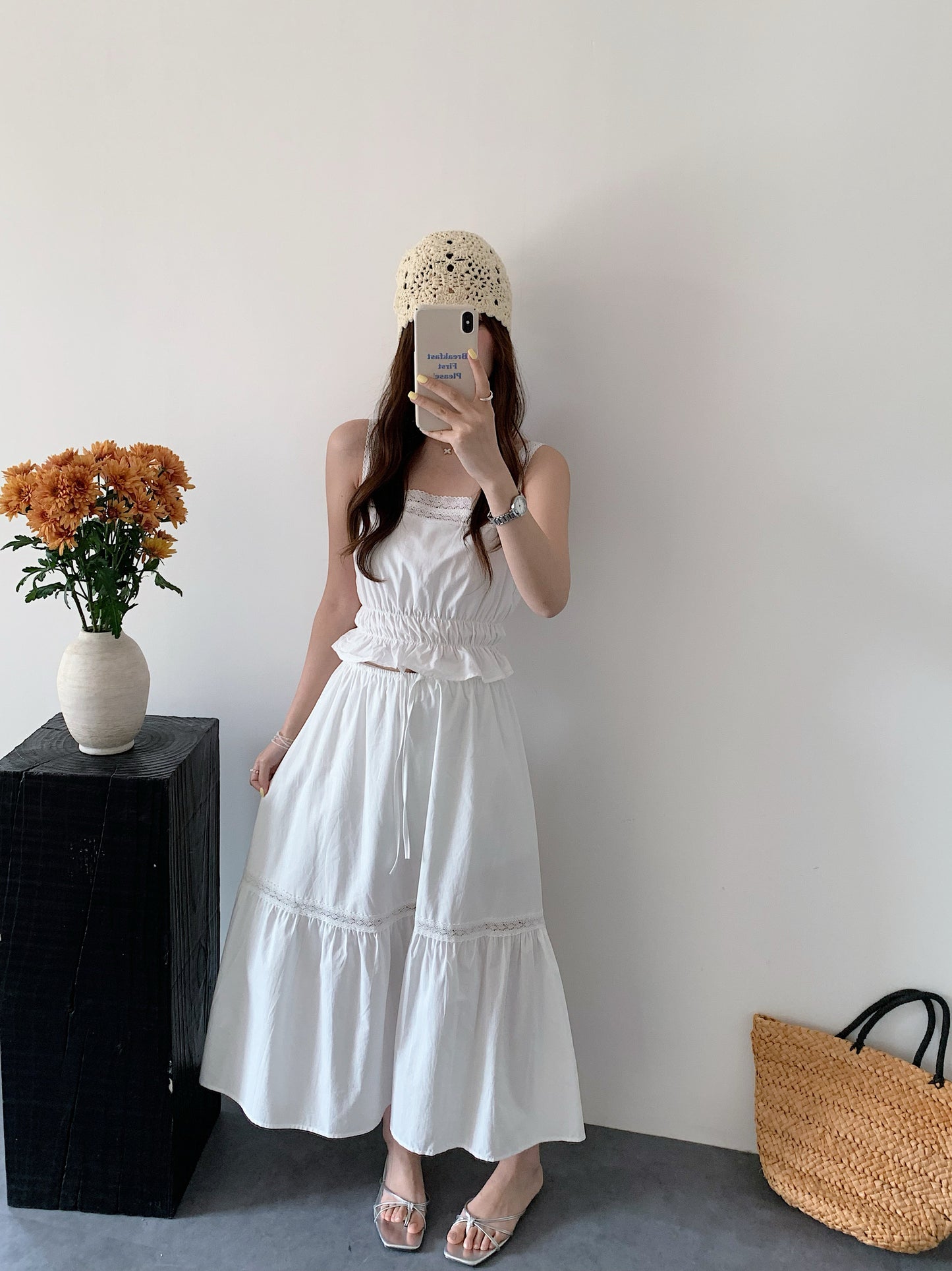 LADY SET IN WHITE