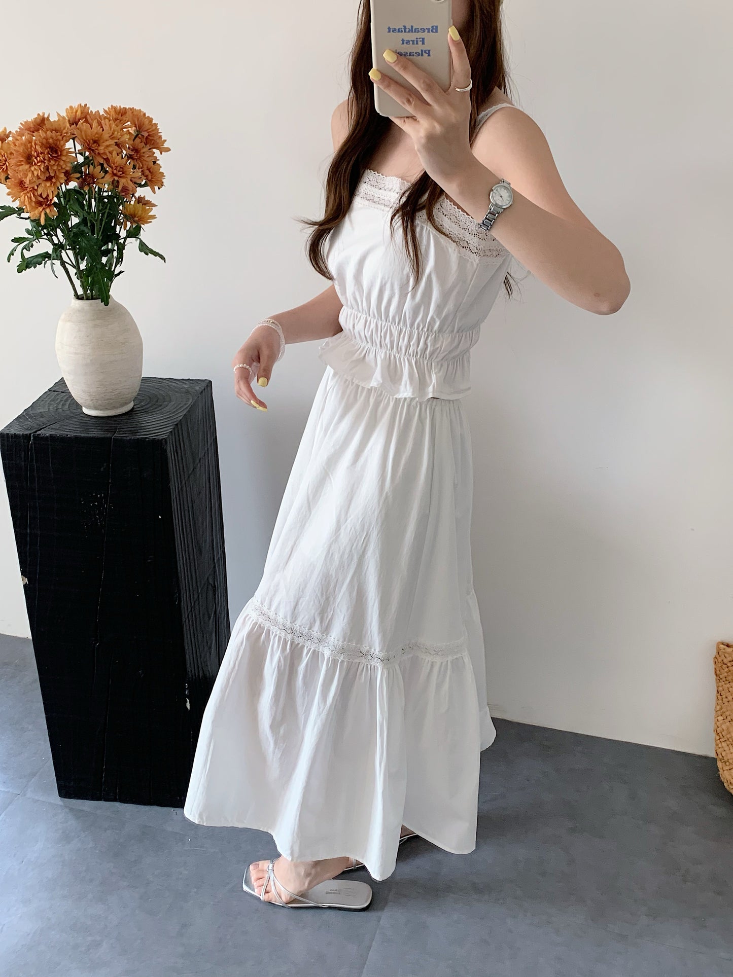 LADY SET IN WHITE