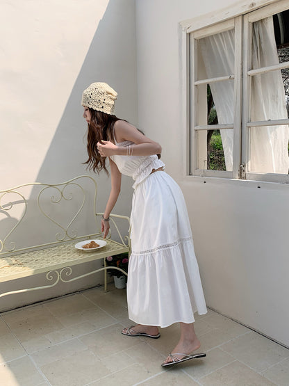 LADY SET IN WHITE