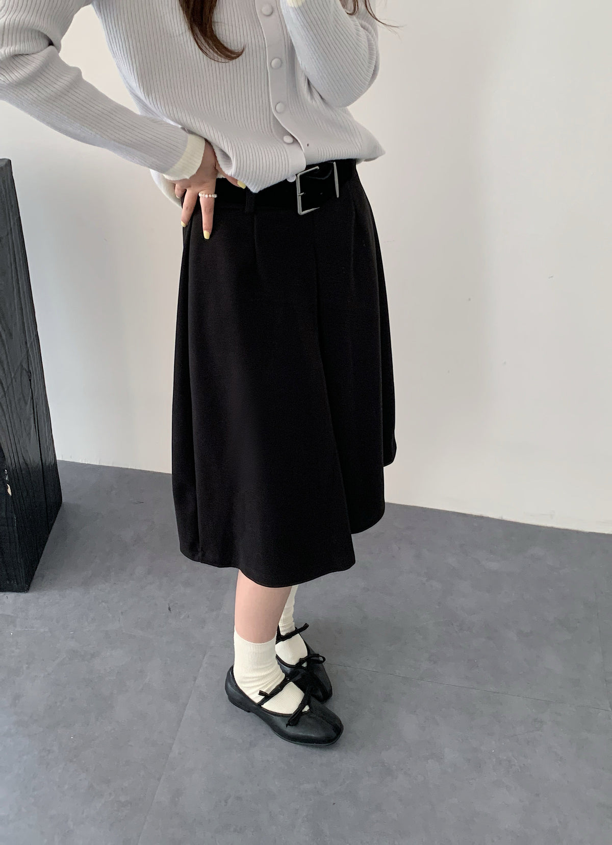BERRY HIGH WAIST SKIRT IN BLACK