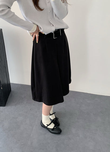 BERRY HIGH WAIST SKIRT IN BLACK
