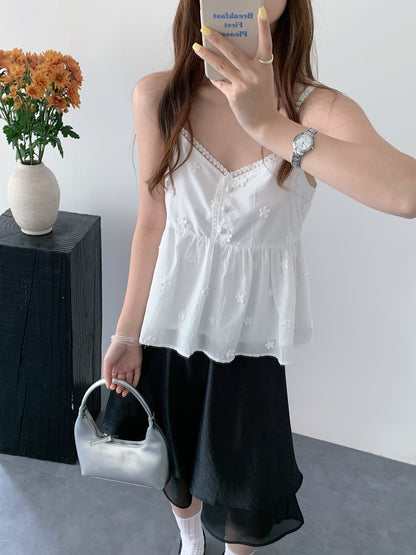LACE TOP IN WHITE