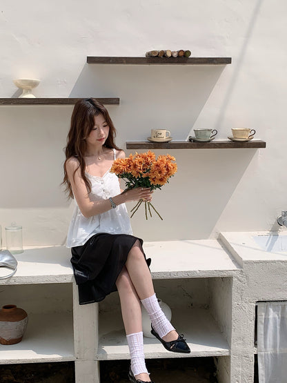 LACE TOP IN WHITE