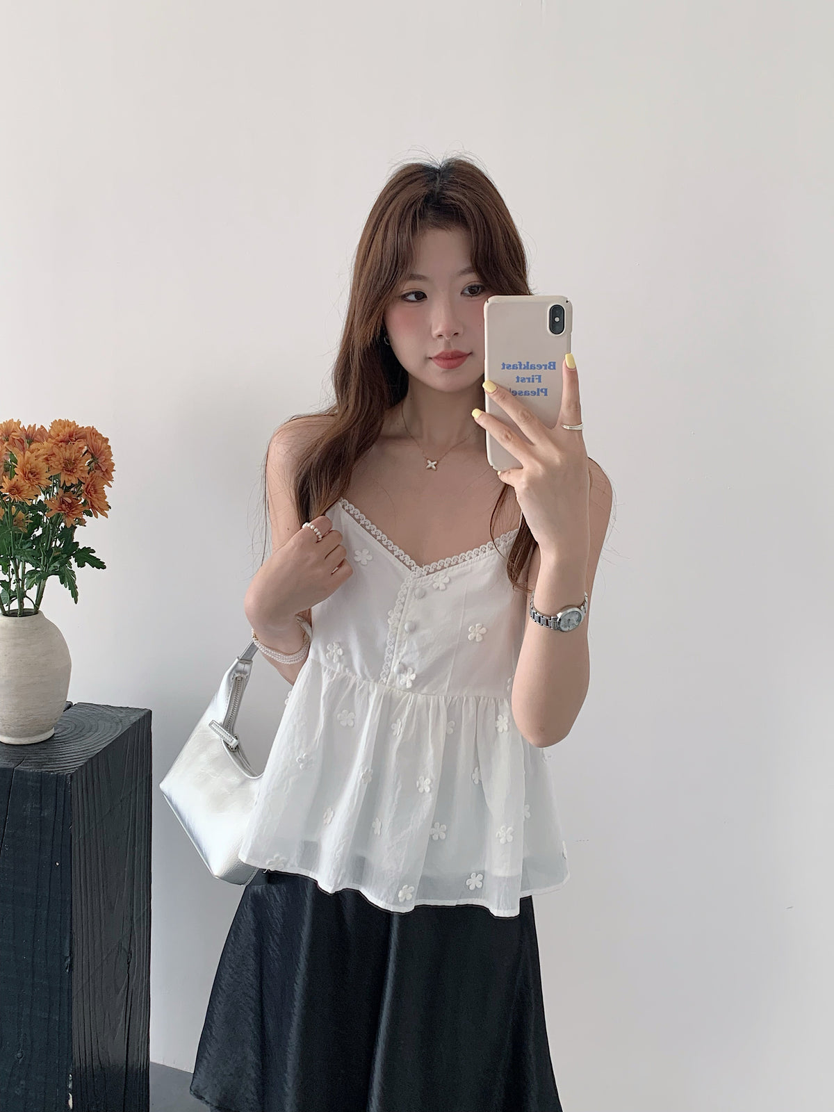 LACE TOP IN WHITE