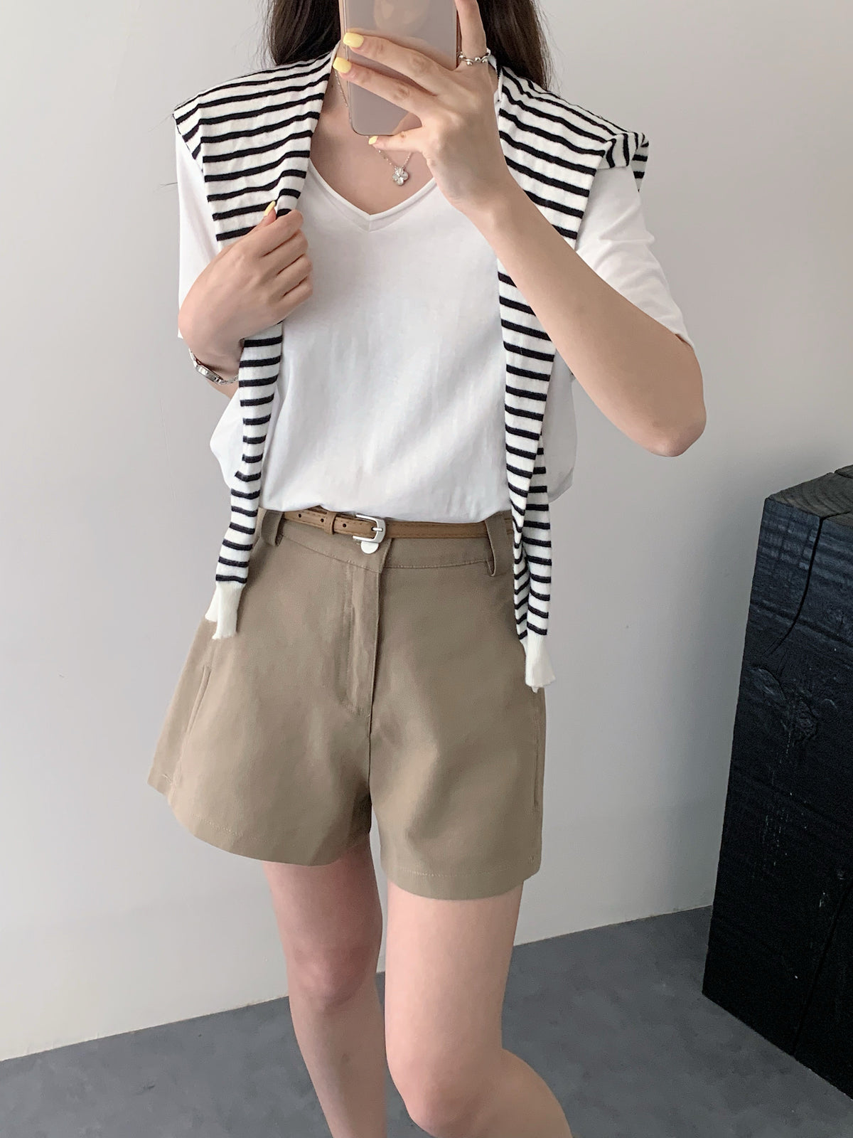 PAT HIGH WAIST SHORT IN KHAKI/WHITE