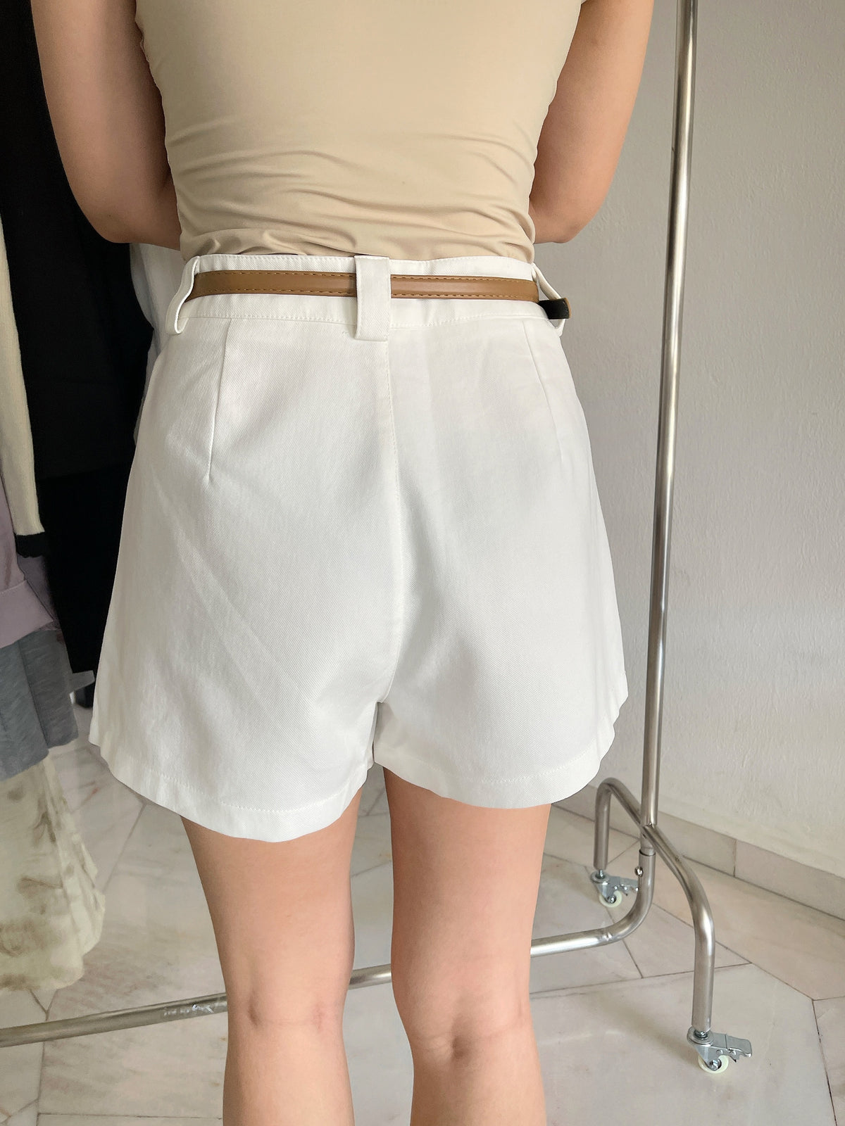PAT HIGH WAIST SHORT IN KHAKI/WHITE