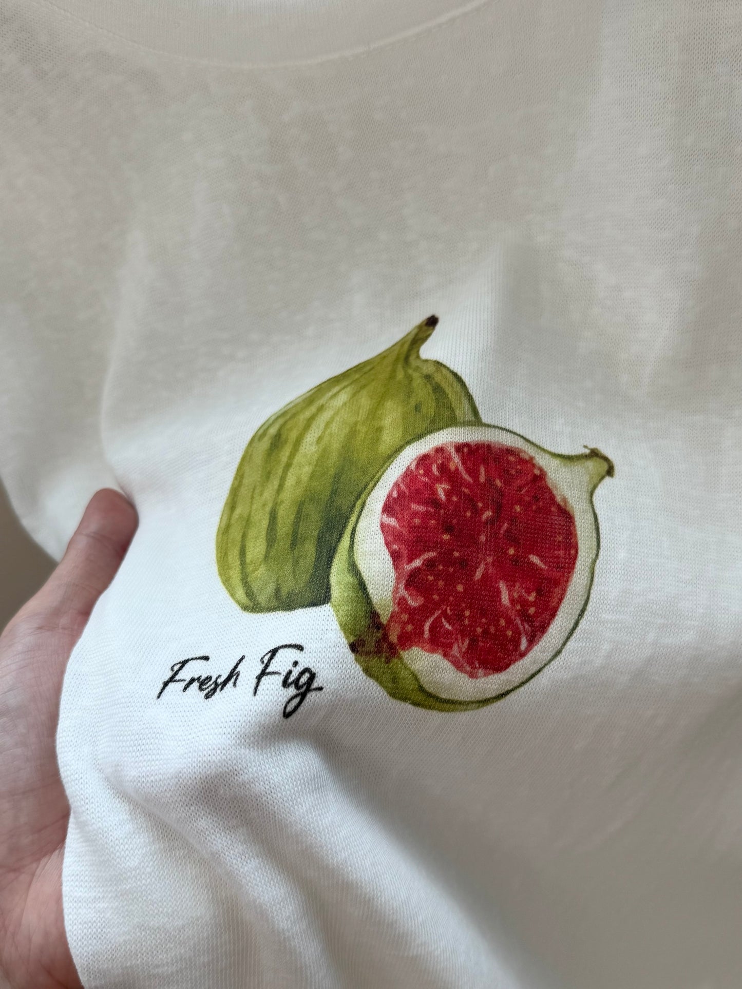 BASIC FRUIT TEE IN WHITE