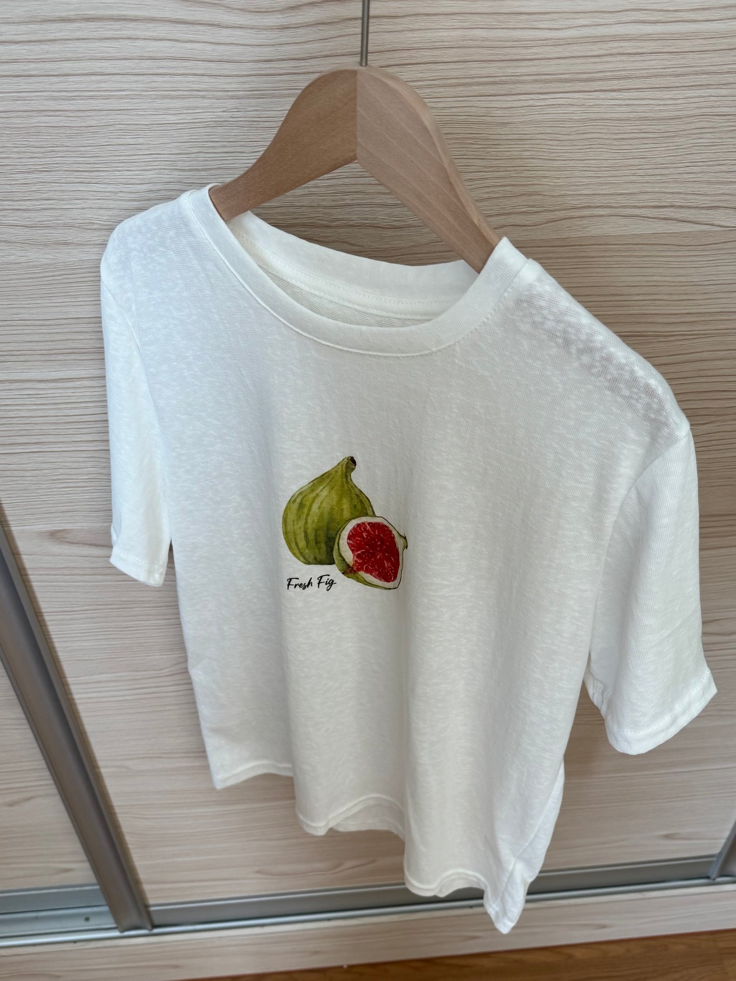 BASIC FRUIT TEE IN WHITE