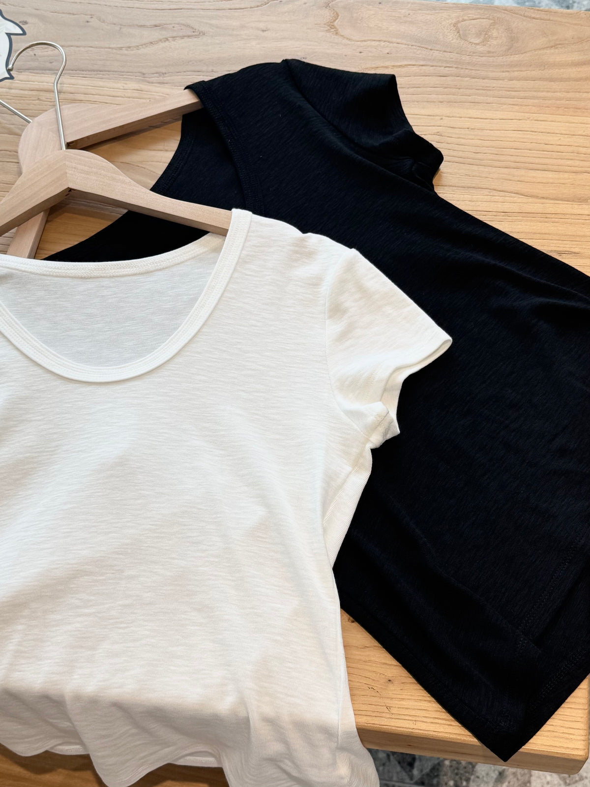 BOBBY U BASIC TEE IN WHITE/BLACK