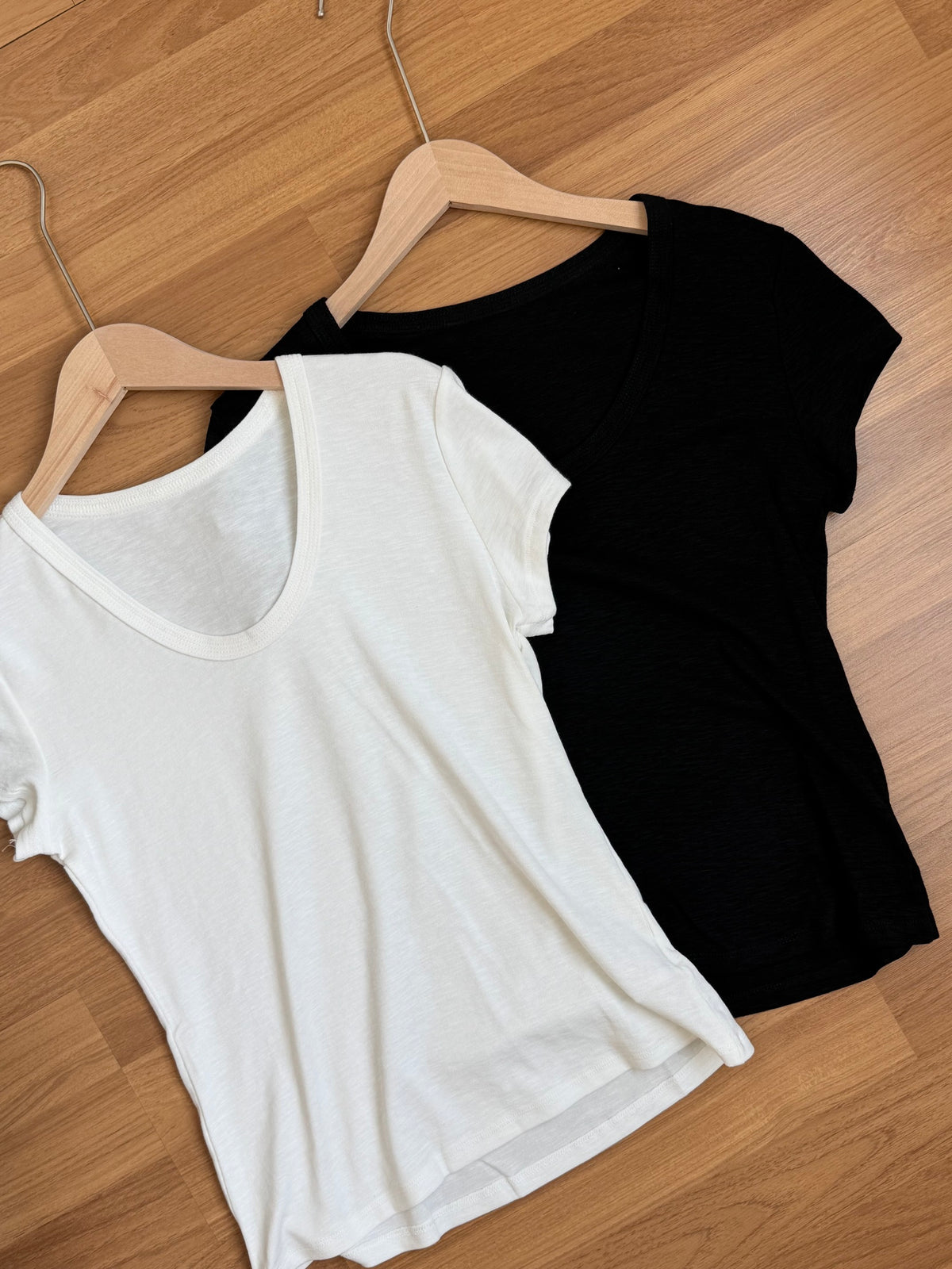 BOBBY U BASIC TEE IN WHITE/BLACK