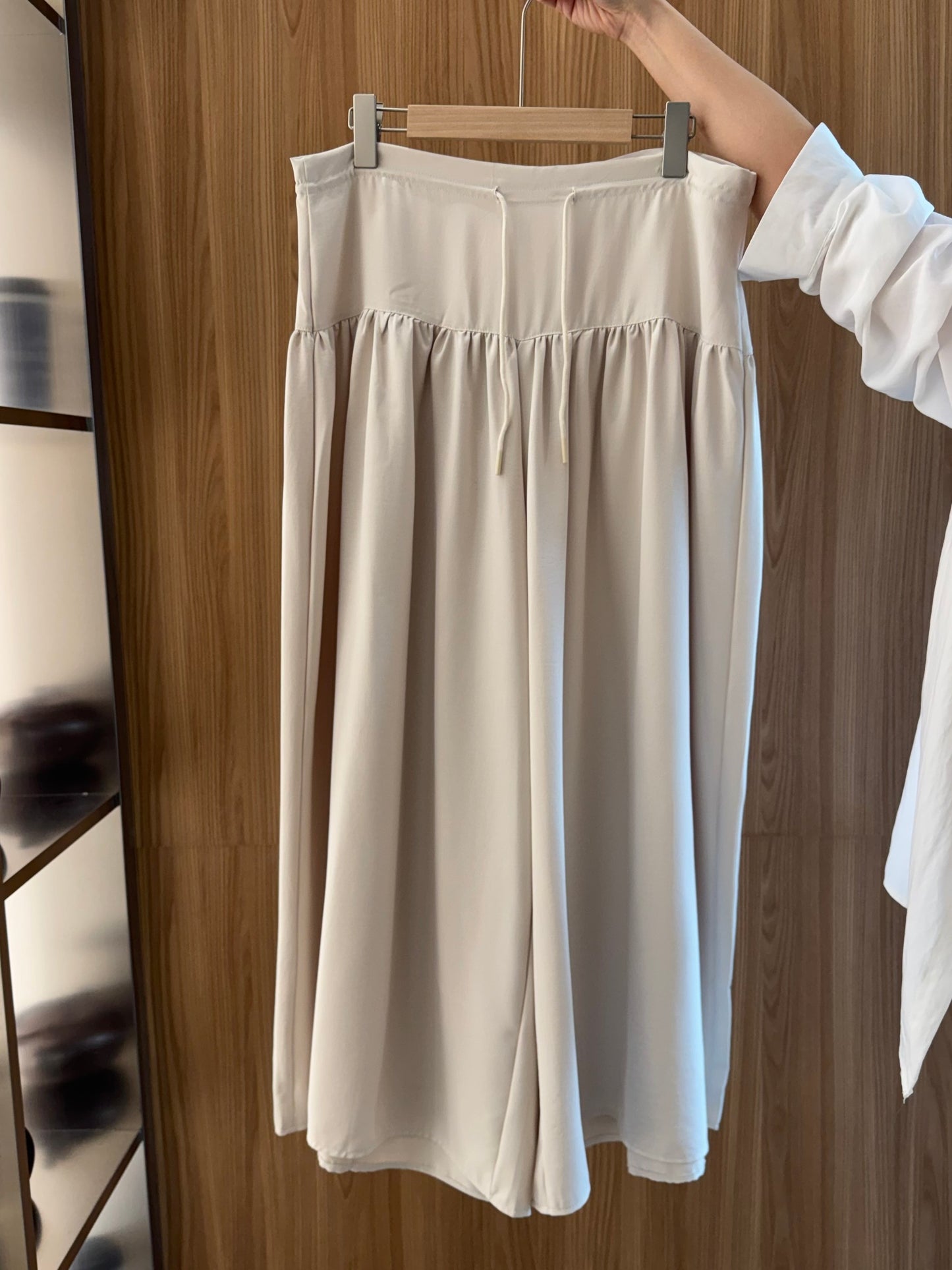 RISE HIGH WAIST TROUSERS IN BEIGE