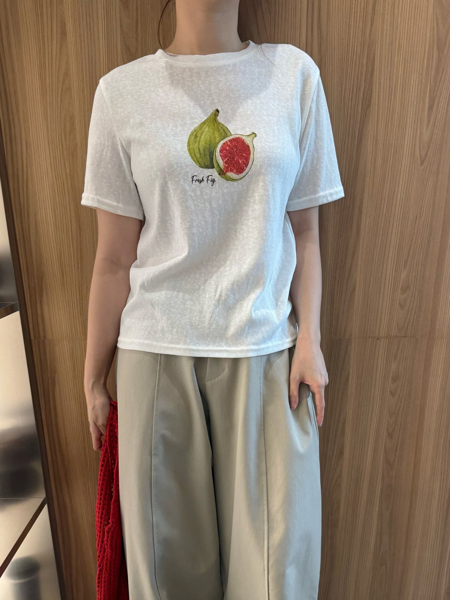BASIC FRUIT TEE IN WHITE