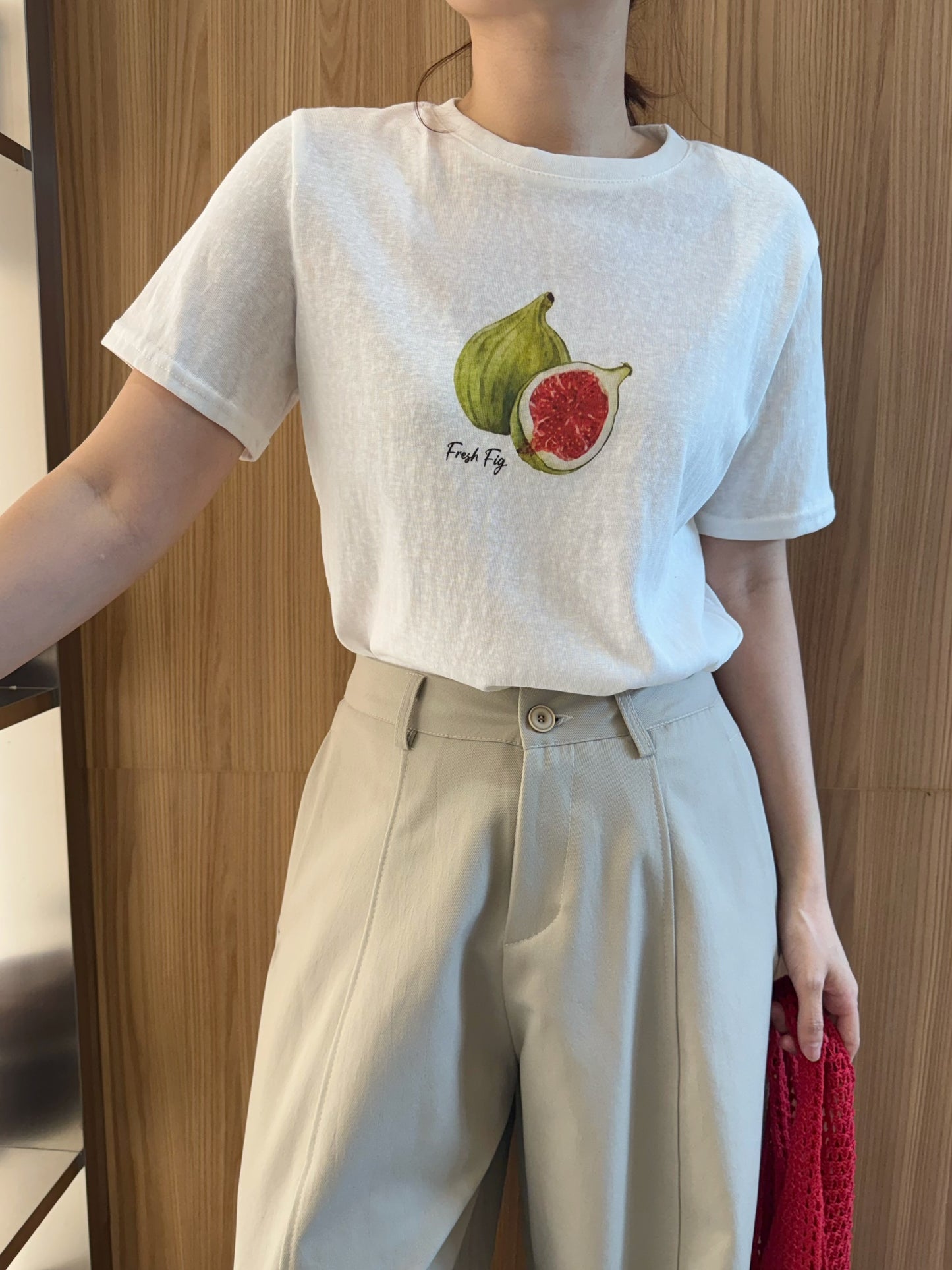BASIC FRUIT TEE IN WHITE