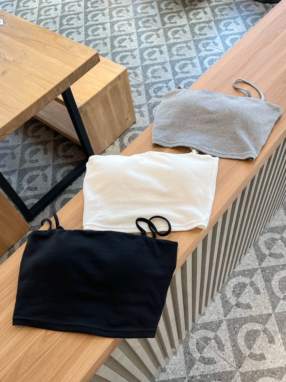 RIRA BRA TOP IN WHITE/GREY/BLACK SINGLET