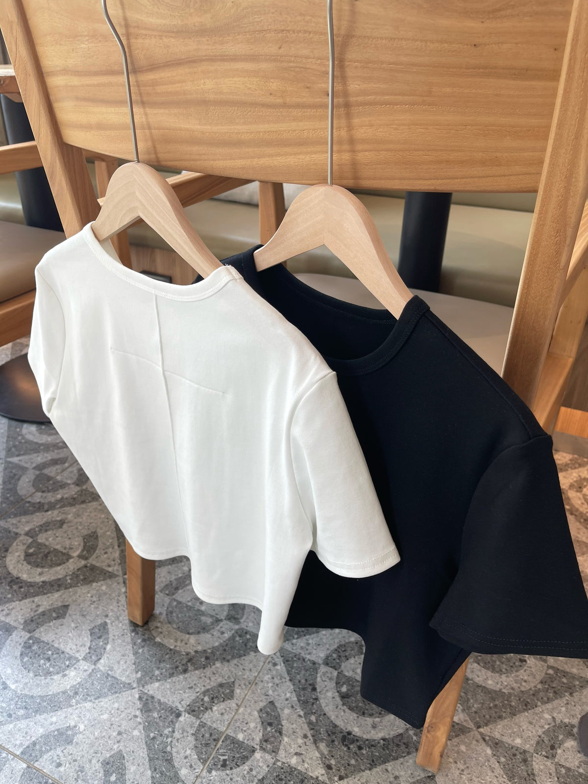 YURA BASIC CROP TOP TEE IN WHITE/BLACK