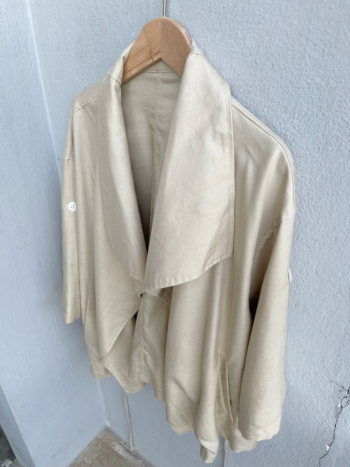 YURI LINEN COTTON BLOUSE JACKET IN WHITE/BEIGE