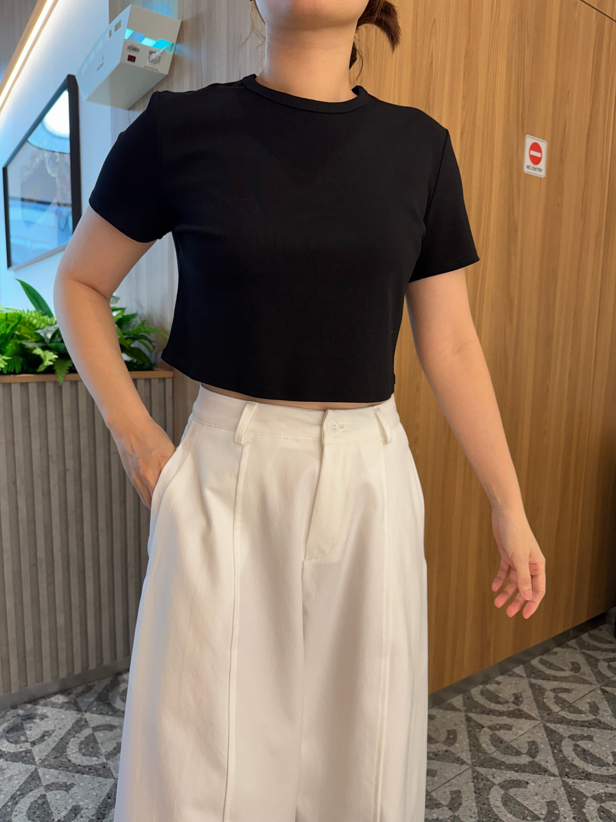 YURA BASIC CROP TOP TEE IN WHITE/BLACK