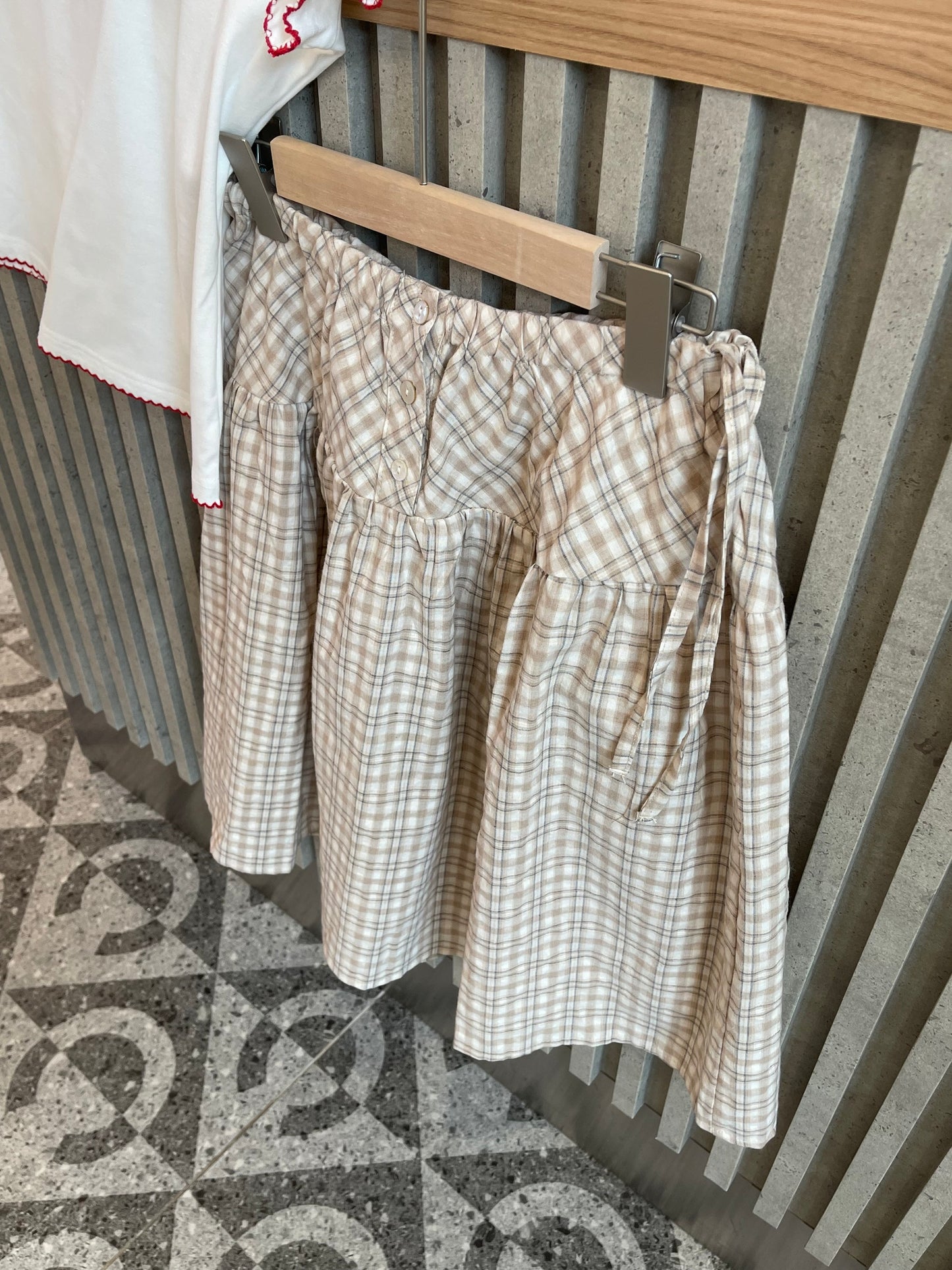 JOJO PLEATED SKIRT IN KHAKI
