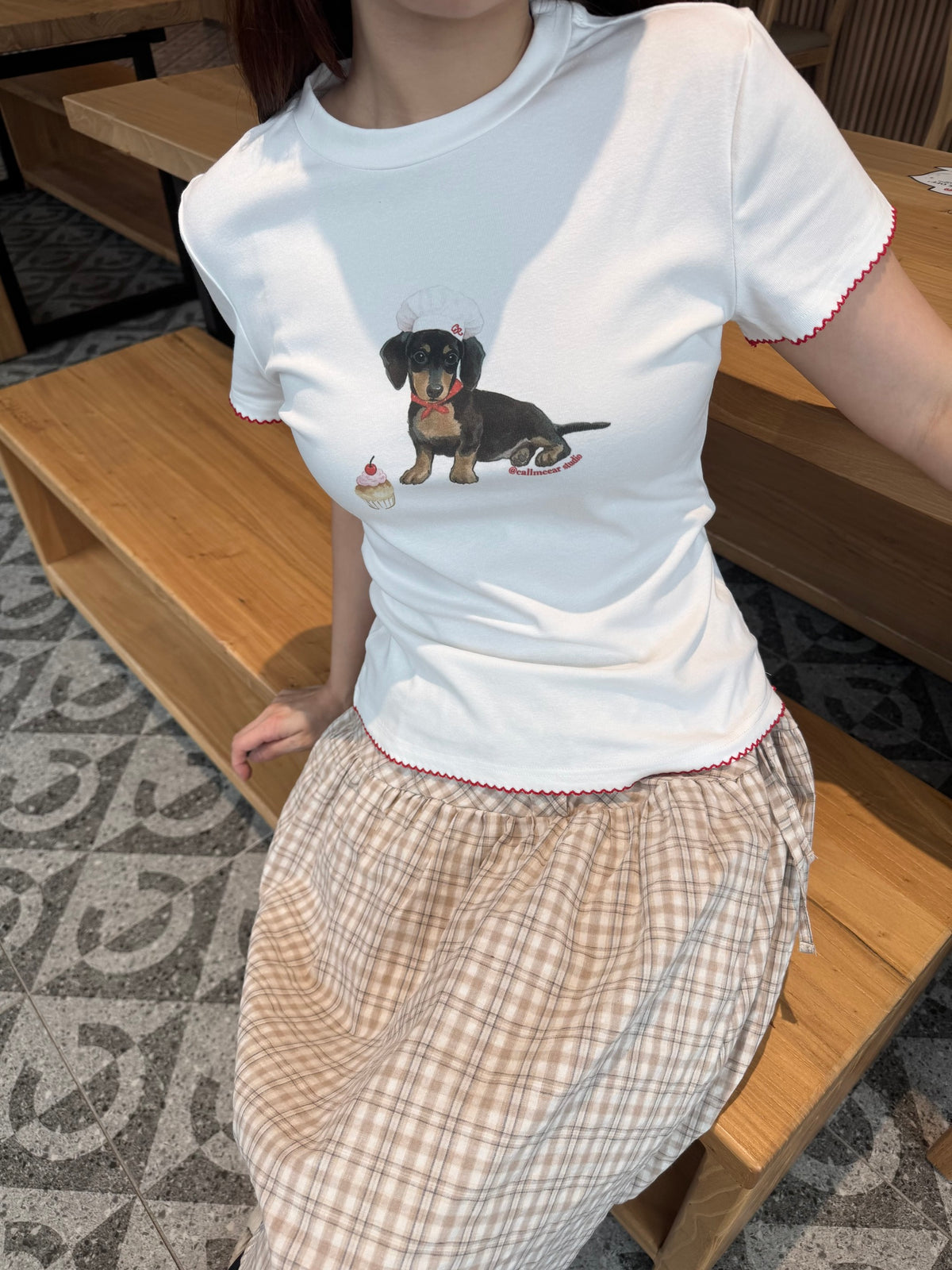 DACHSHUND PUPPY TEE IN WHITE