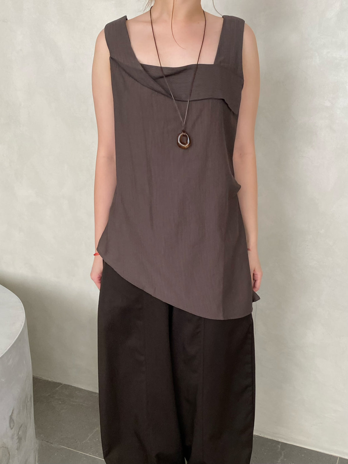 DAISY SINGLET TOP IN GREY/BROWN