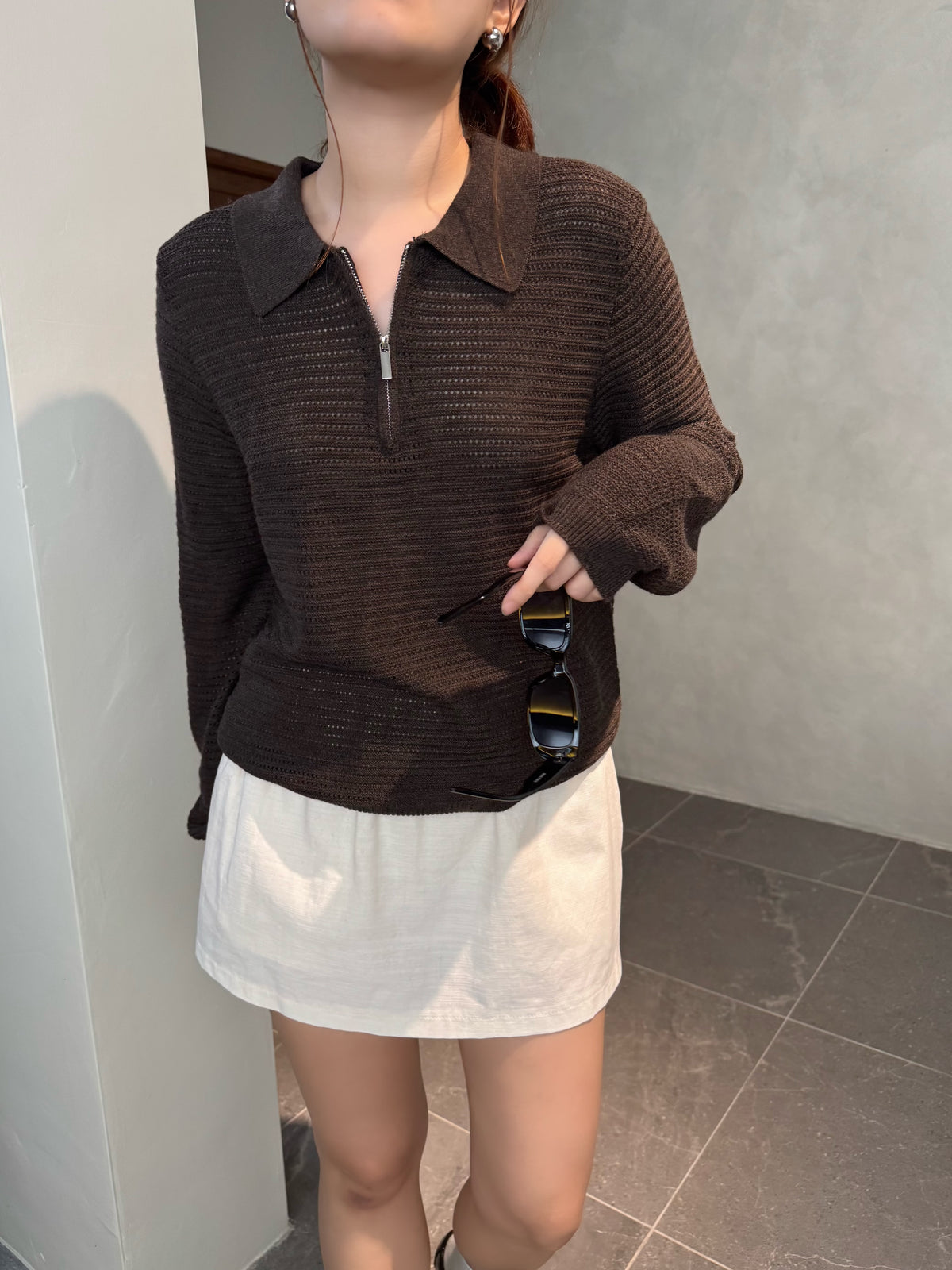 POLO KNIT TOP IN BROWN/CREAM WHITE