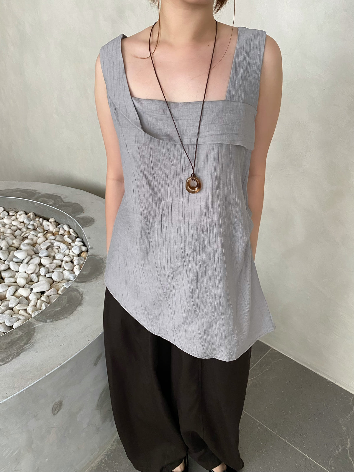 DAISY SINGLET TOP IN GREY/BROWN
