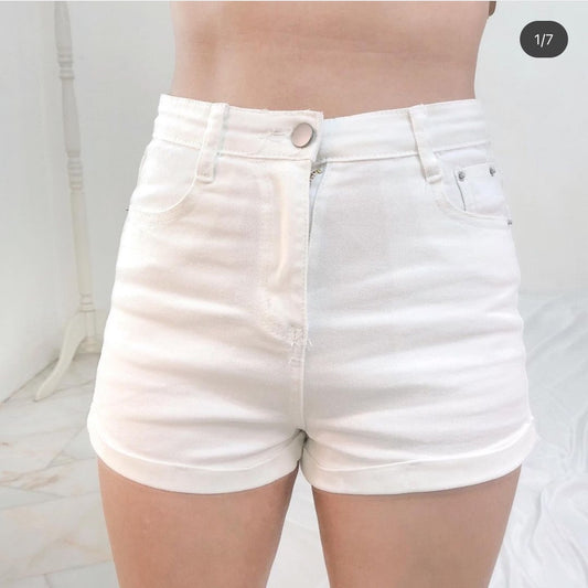 WHITE / BLACK SHORT