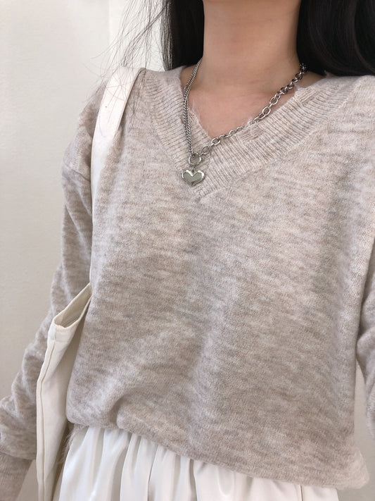 V KNIT TOP IN BEIGE