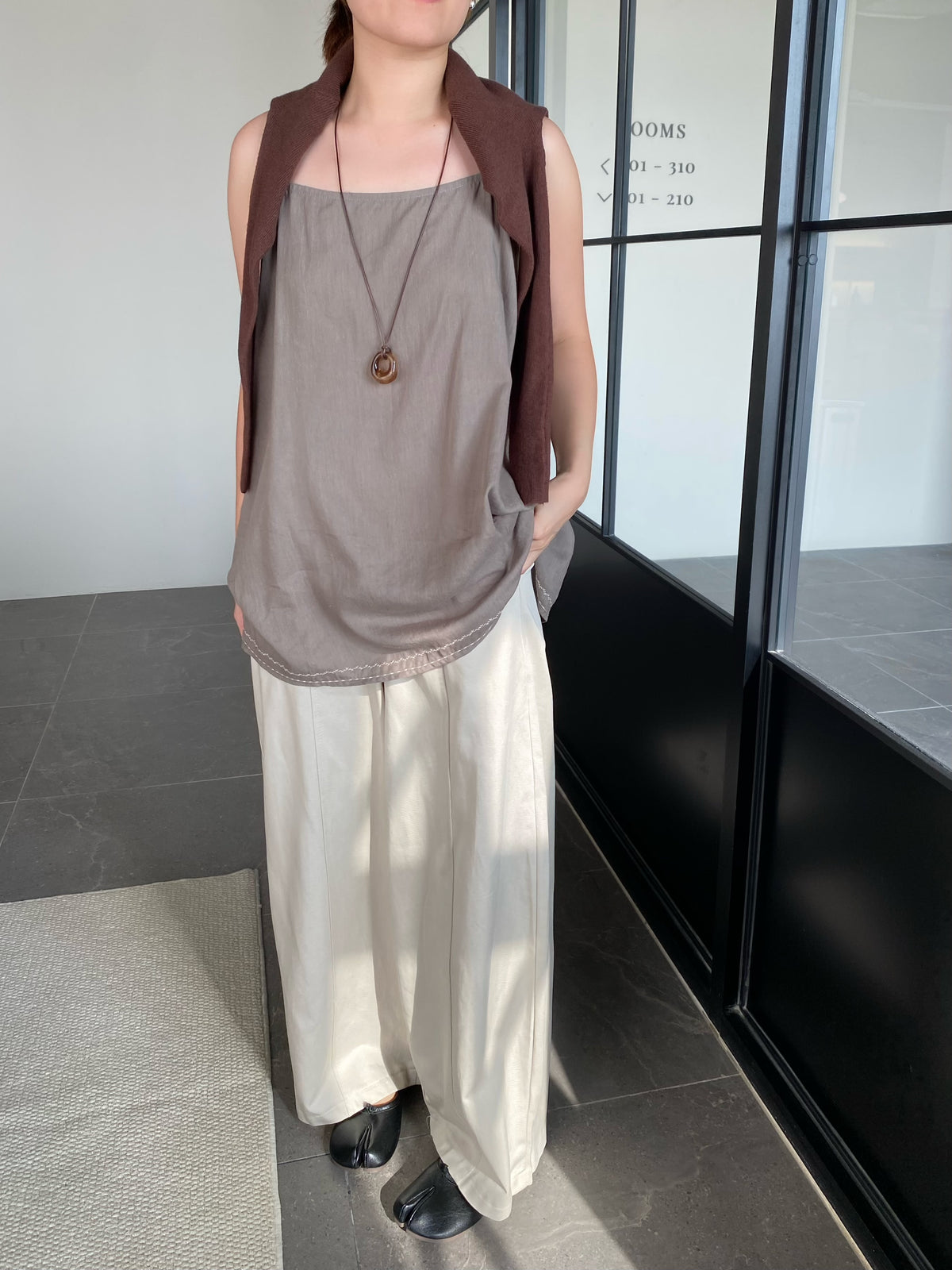 KITTY BROWN SINGLET TOP