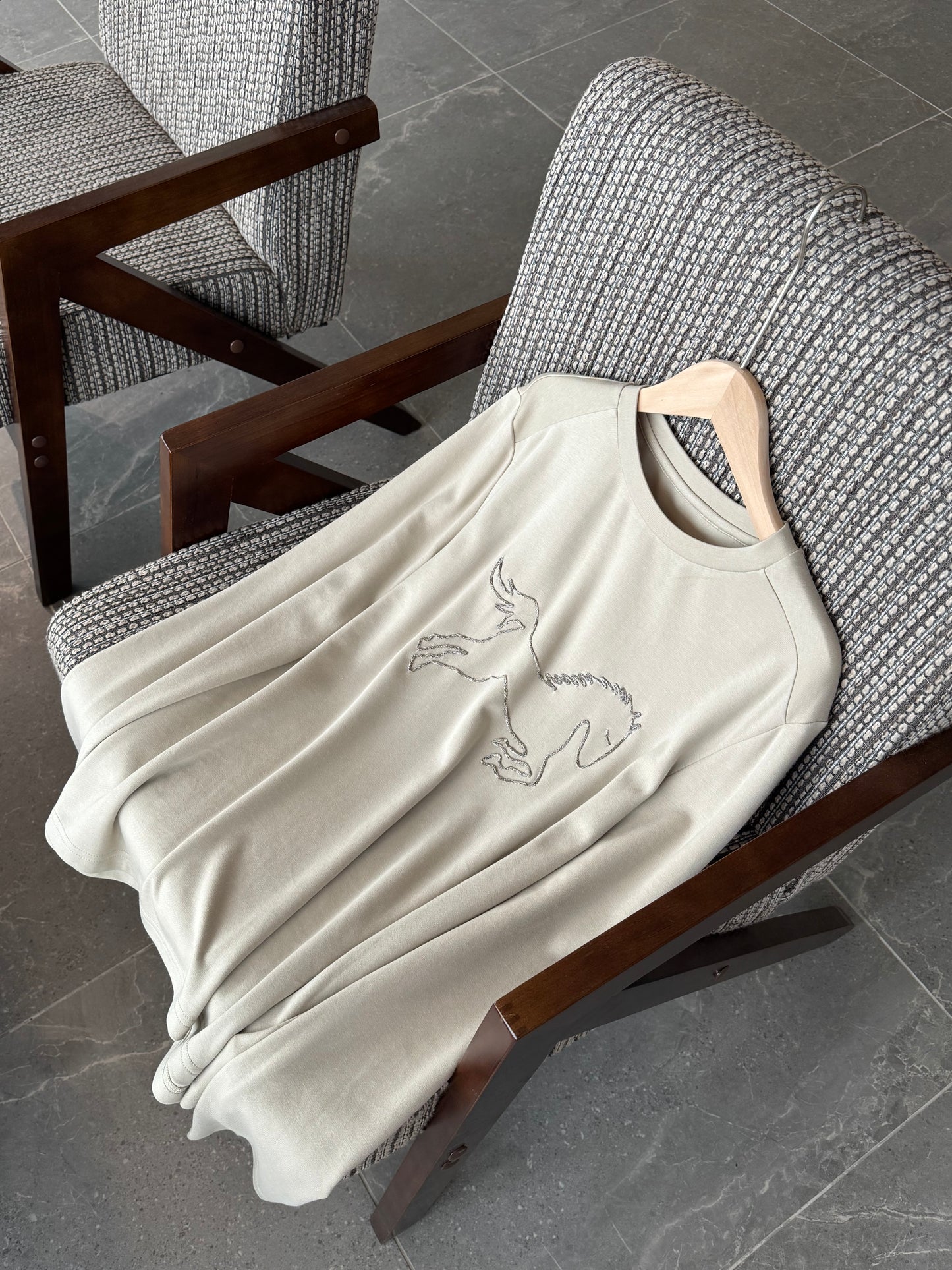 EMBROIDERED HORSE LONG SLEEVE TOP