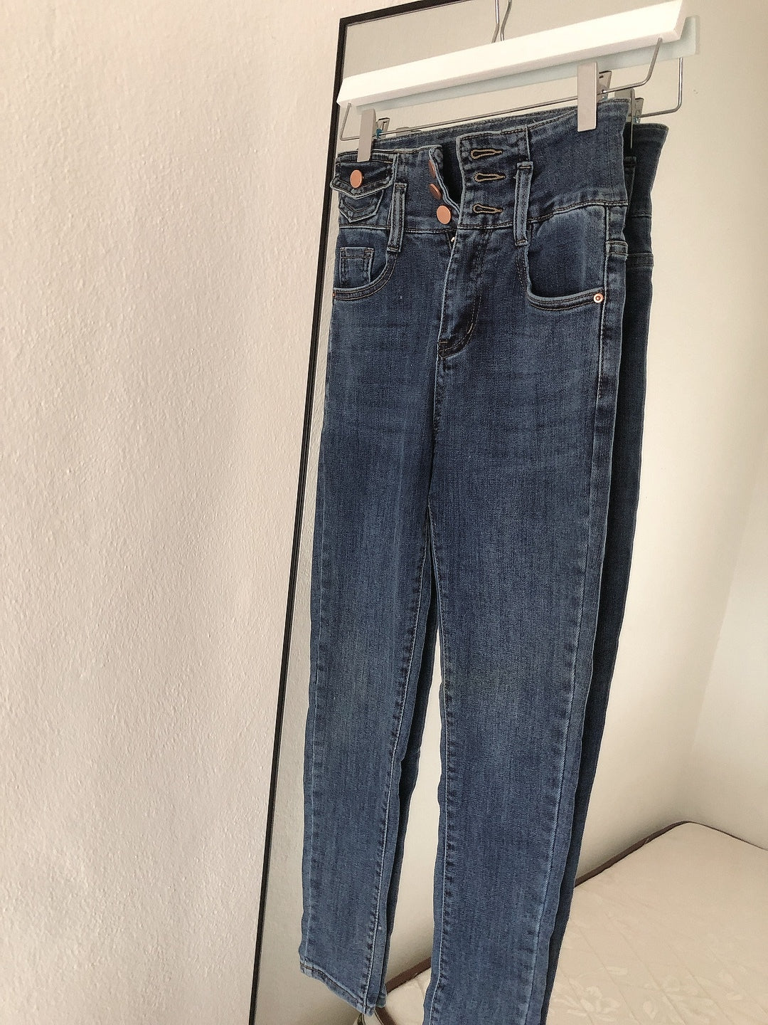 SALES ITEM (BOTTOM) 01